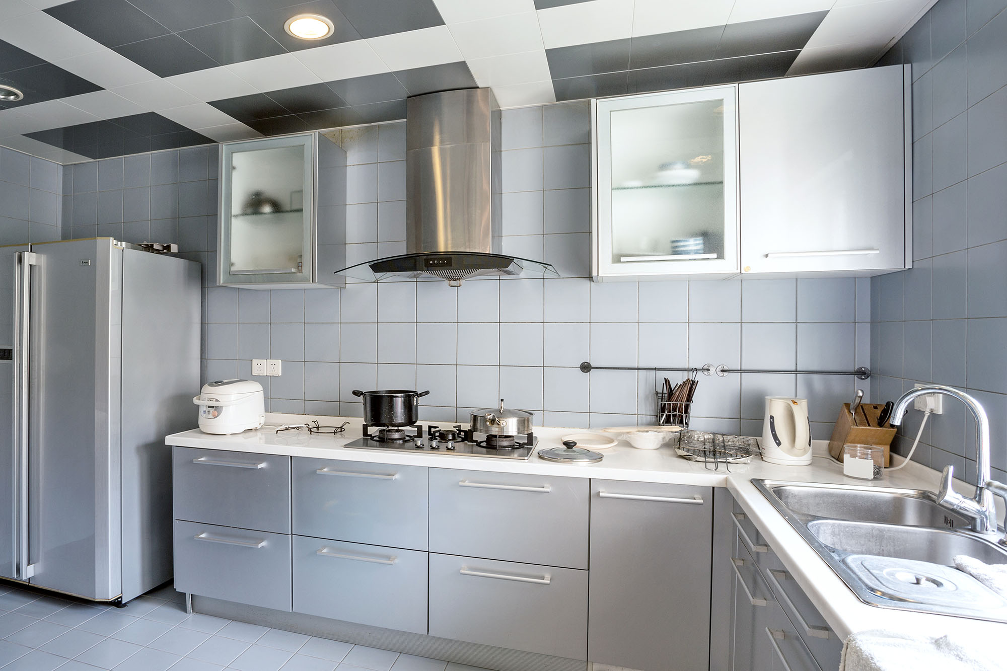 Grey Kitchens - Sharp and streamline kitchen design