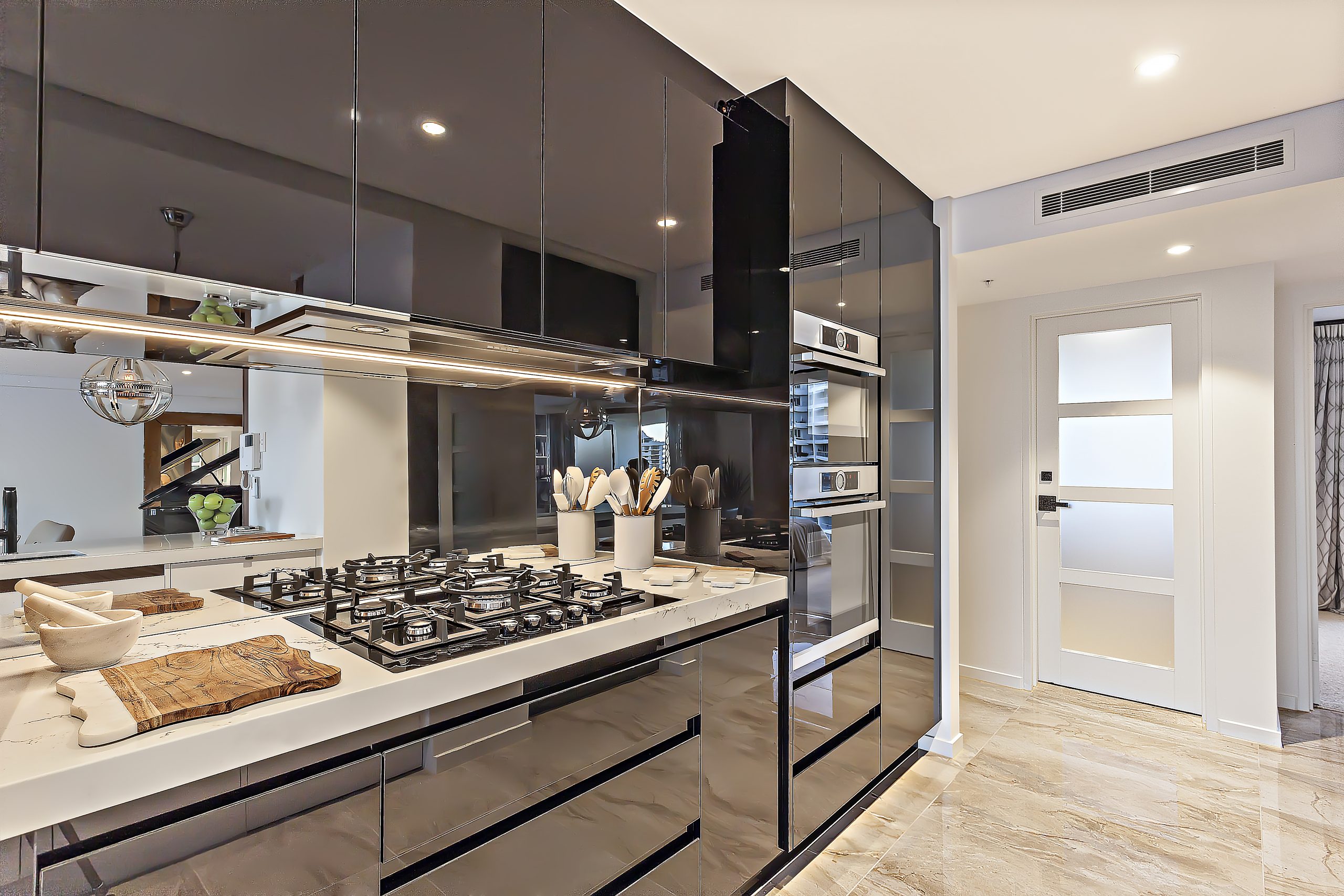 Black High Gloss Kitchen Cabinet Inspiration