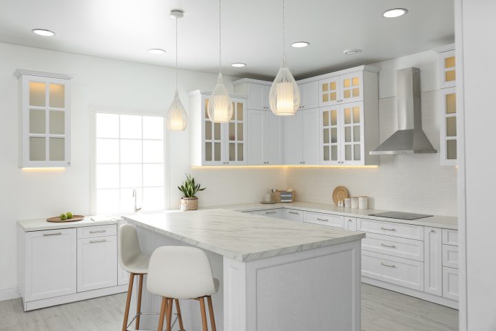 Bright white, traditional kitchen design - Designer Kitchens
